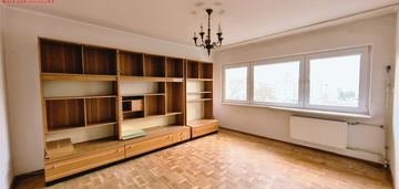 3 pokoje, metro-idealne na podział na 2 kawalerki!