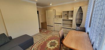 Koło gmachu - ul, 11 listopada , kawalerka po remo