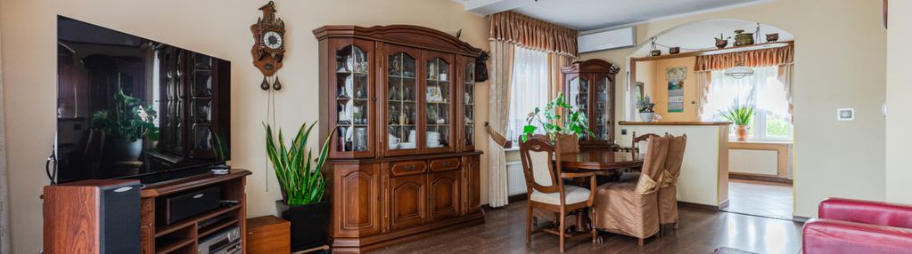 Dom w regułach obok wkd i parku