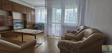 4-pokojowe mieszkanie na osiedlu młodych.