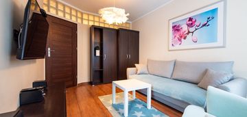 2 pok. apartament knosały, centrum i piętro winda