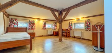 Duży pokój z prywatną łazienką w cichej okolicy