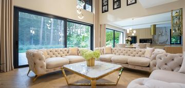 *elegancki i ponadczasowy dom z basenem*