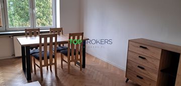 Zadbane dwa pokoje z oddzielną kuchnią