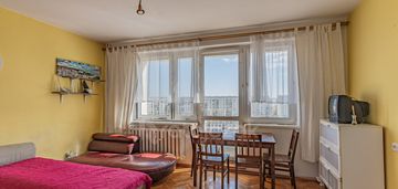 Kawalerka z osobną kuchnią i widokiem na morze,