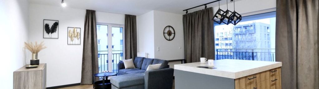 Dwa pokoje w apartamentowcu, 10 min od kolejki
