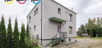 Komfortowy dom z  podziałem na 3 mieszkania