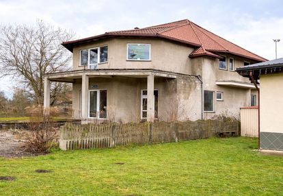 Dom w stanie surowym zamknietym