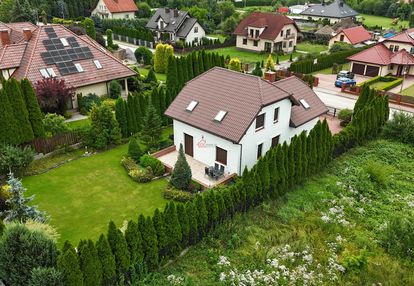 Dom z pięknym ogrodem i tarasem – piaseczna górka, blisko kielc