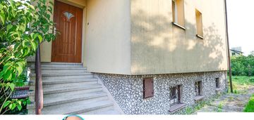 Dom z 2 garażami w pobliżu m1.1000-lecie