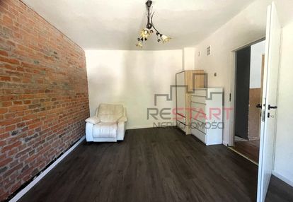 Kawalerka w kamienicy na osiedlu żeromskiego