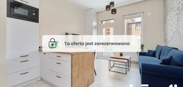 Nowoczesna kawalerka z ogródkiem na brzoskwiniowej