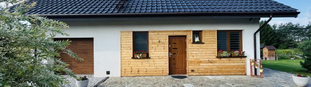 Dom nad jeziorem z własnym stawem