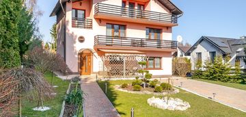 Dom gotowy do zamieszkania z pięknym ogrodem