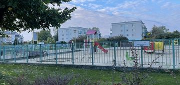 2-pokojowe mieszkanie z balkonem i parkingiem.