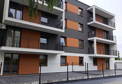 Bezczynszowe 1 piętro  37,50 z balkonem