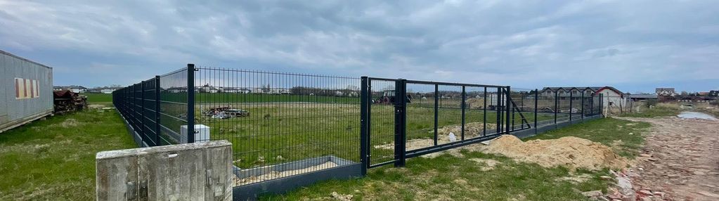 Ogrodzona działka budowlana w ustroniu morskim!