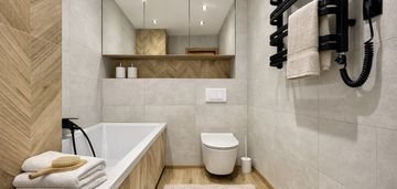 2 łazienki i 3 pokoje z balkonem w centrum miasta!