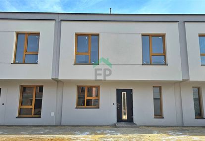 Dom w zabudowie szeregowej z ogródkiem