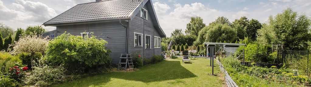Przytulny dom, ogród z nasadzeniami, cisza spokój