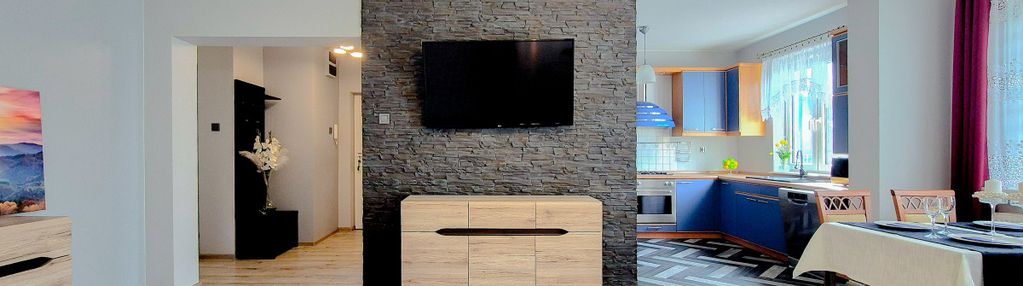 Na zamkniętym osiedlu z kortem tenisowym