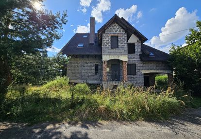 Dom w stanie surowym myszków