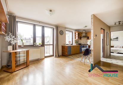 Centrum, ciche 2 pokoje, widna kuchnia, balkon!!!