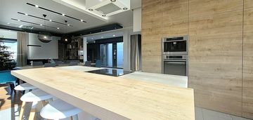 Komfortowy dom, 2 garaże, jacuzzi, siłownia