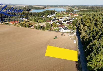 Działka położona przy jeziorze i lesie