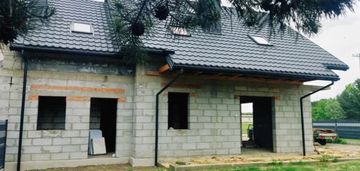Bliźniak 150 m²,działka 606 m², stan otwarty.