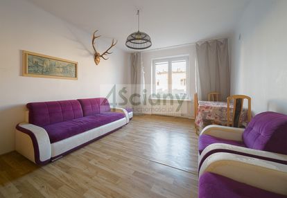 Idealnie ciche, cegła, księga wieczysta