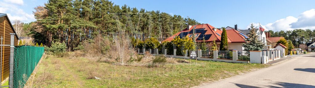 Działka granicząca z lasem, niedaleko morza,