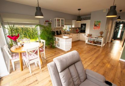 Dom na stawkach - okolice ulicy strzałowej.