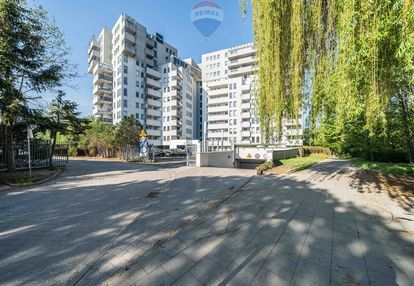 Wygodne mieszkanie w apartamentowcu