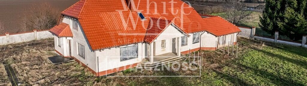 Duży dom w stanie surowym na działce 2800 m2