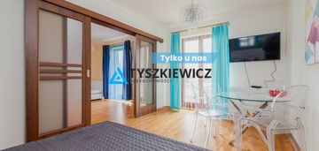 Blisko plaży z windą i parkingiem