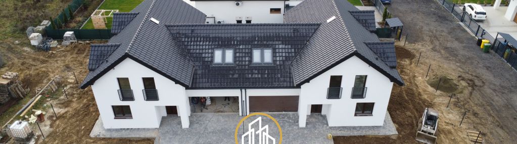 Dom w stanie deweloperskim na obrzeżach miasta