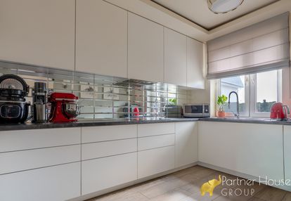 Przestronne i jasne mieszkanie z zamknietą kuchnią