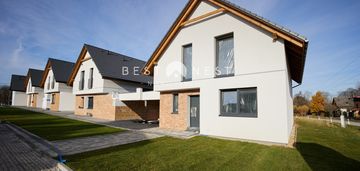 Dom z garażem oraz pięknym widokiem