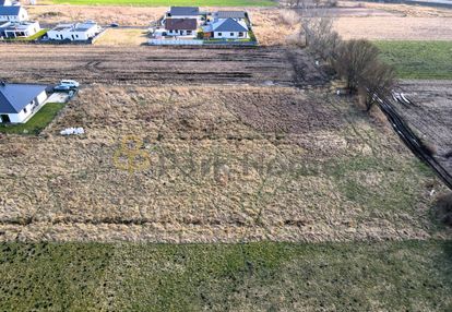 Działka budowlana 742 m² - warunki na 4 lokale