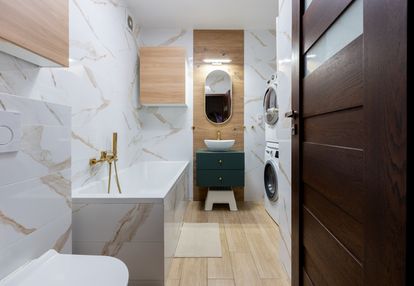 3 pokoje, 2 komórki, taras 40m2 na 1 piętrze.