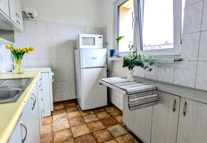 Przestronne, dwupokojowe mieszkanie obok parku.