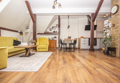 Dwupoziomowe mieszkanie przy parku, 76m, pomorzany