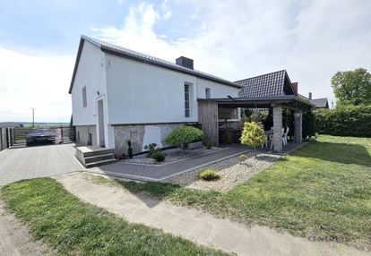 Zadbany dom w spokonej okolicy!