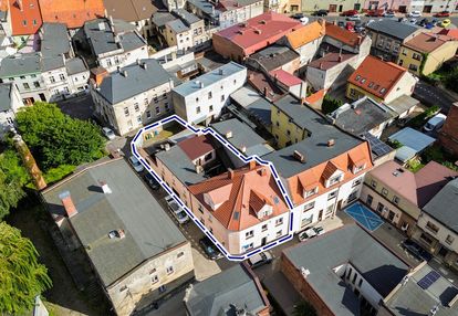 Kamienica: mieszkania, 2 lokale usługowe, 3 garaże