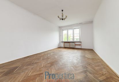 Ciche, słoneczne, metro rondo daszyńskiego.