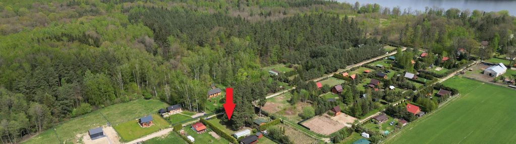 Działka z domkiem holenderskim nad jeziorem