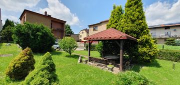 Dom w cichej dzielnicy pszowa.