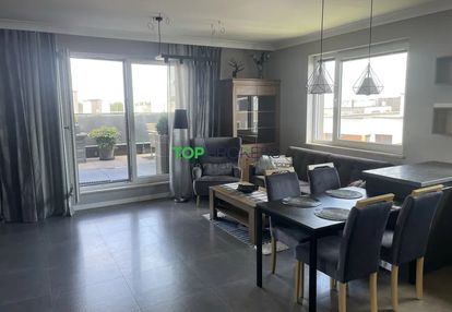 Salon z aneksem i sypialnia z imponującym tarasem