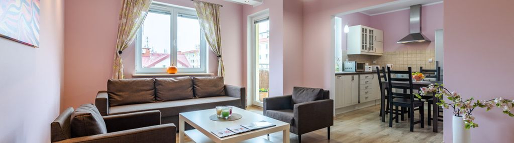 3 pokoje przy stacji metra!